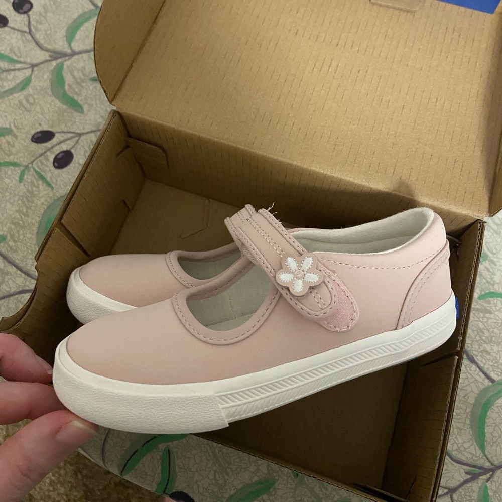New in Box Keds Toddler Mary Janes with Flower Detail